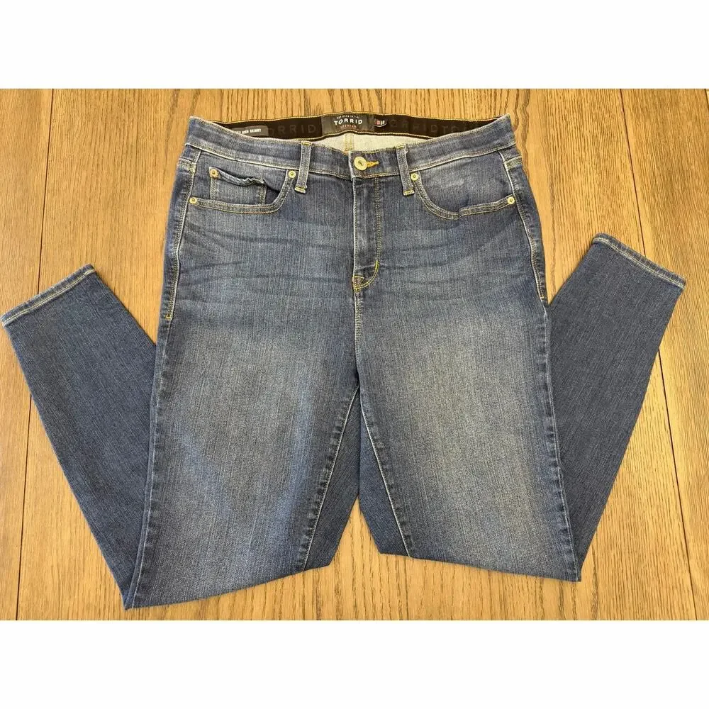 Torrid Premium Sky High Skinny Jeans Size 16R Medium Wash